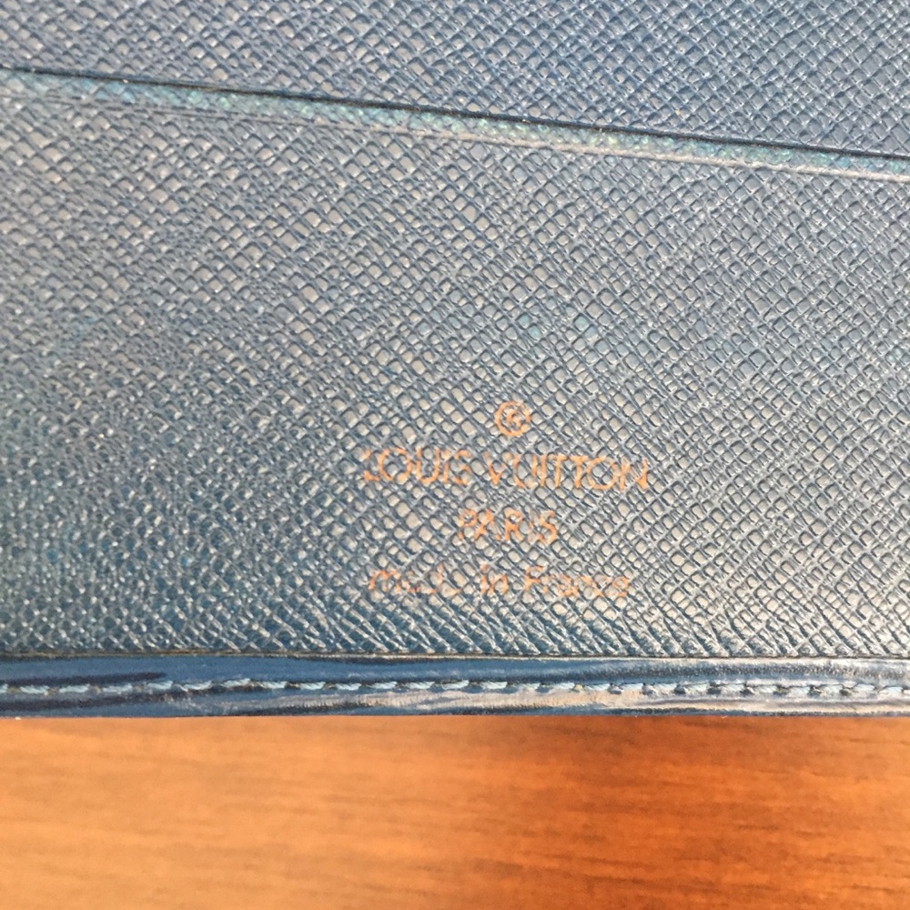 Authentic Louis Vuitton Wallet in Blue Epi Leather with Box - Great CONDITION! - Picture 5 of 9
